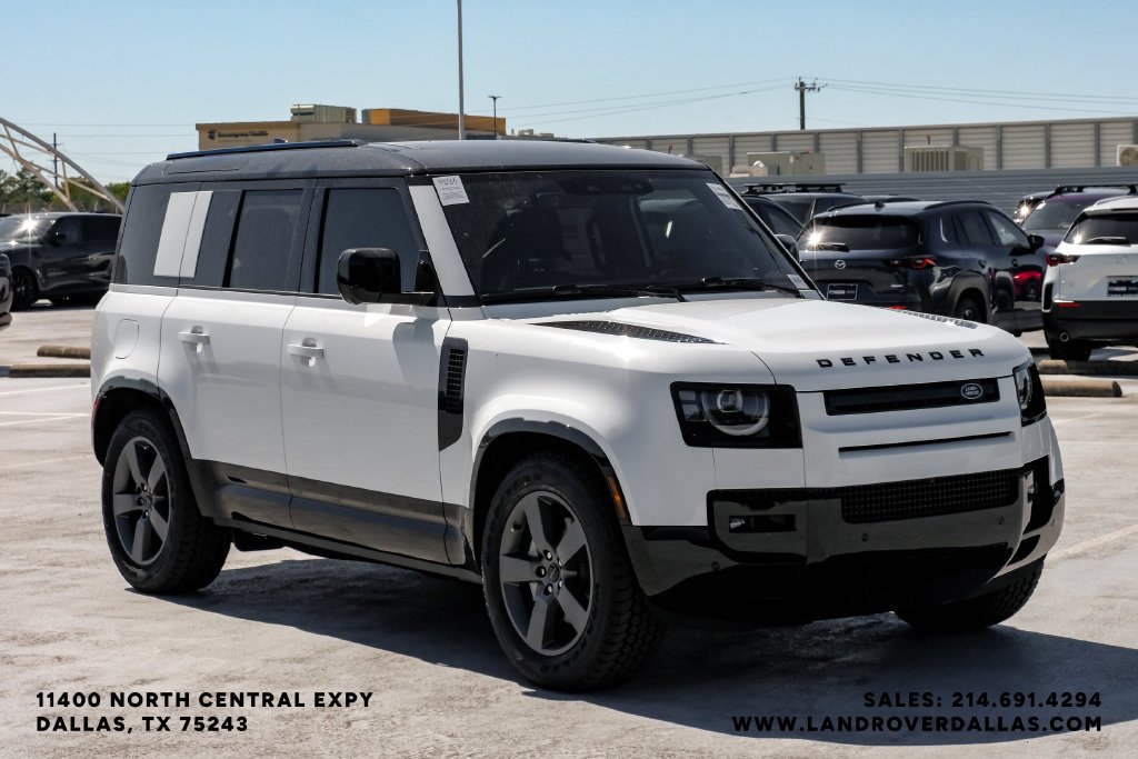 New 2026 Fuji White Land Rover X-Dynamic SE image 4