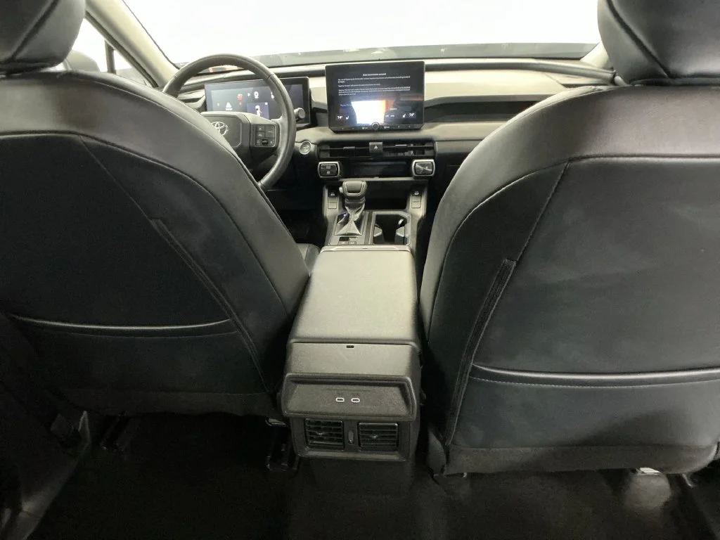 Used 2026 Ice Cap Toyota XLE Premium image 28