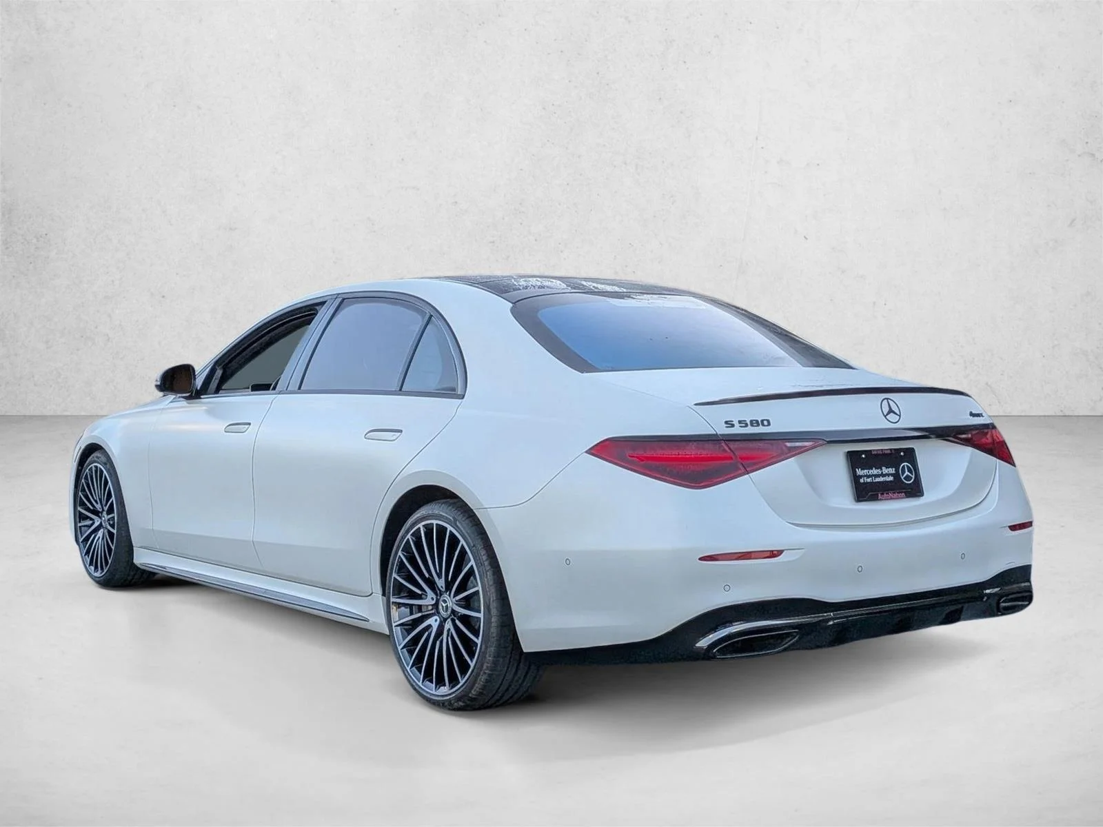 Used 2023 Manufaktur Cashmere White Magno Mercedes-Benz S 580 image 8