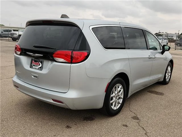 Used 2024 Silver Chrysler LX Passenger image 4