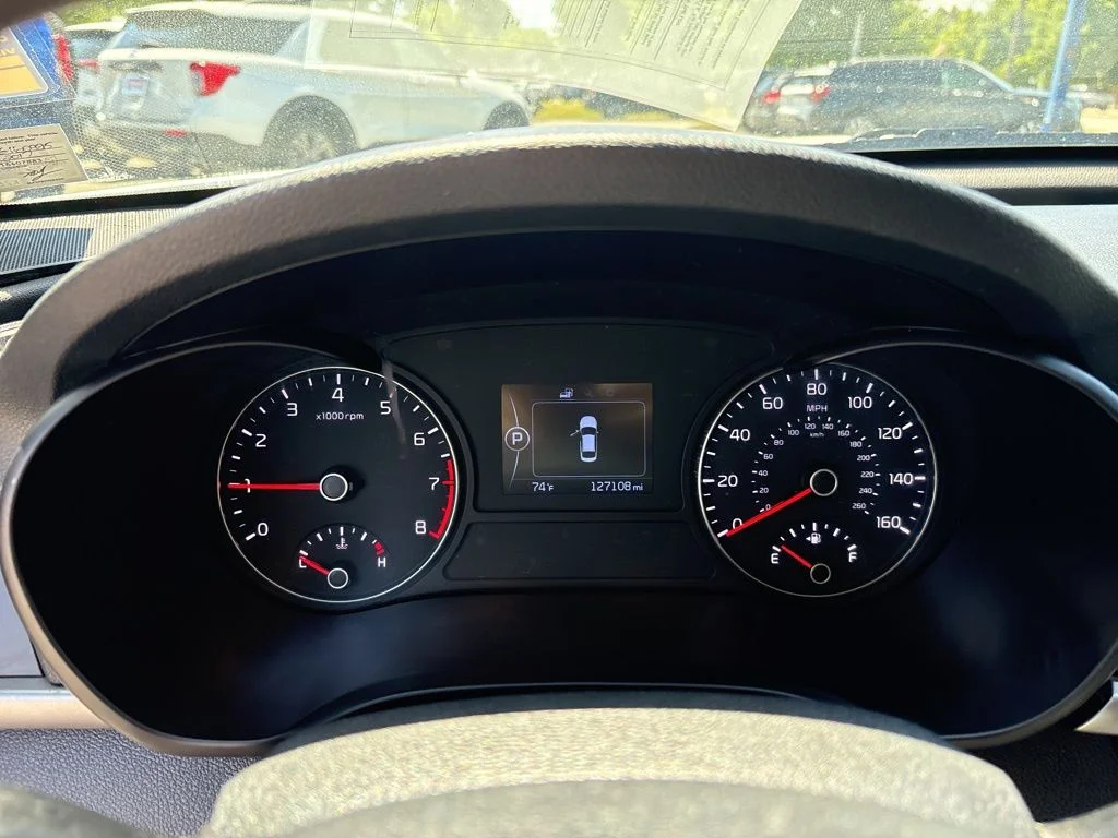 Used 2017 White Kia LX image 21