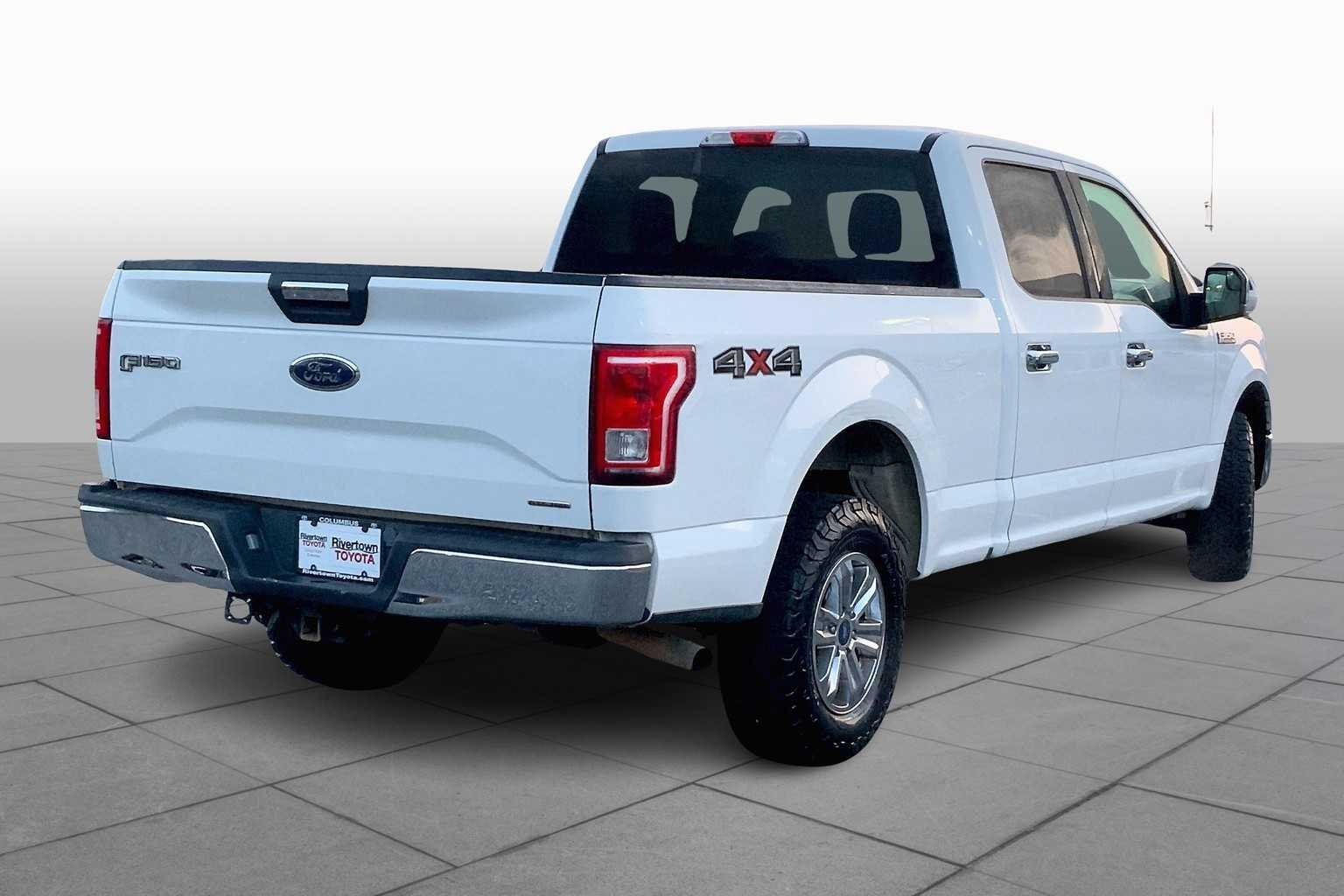 Used 2016 Oxford White Ford XLT image 13