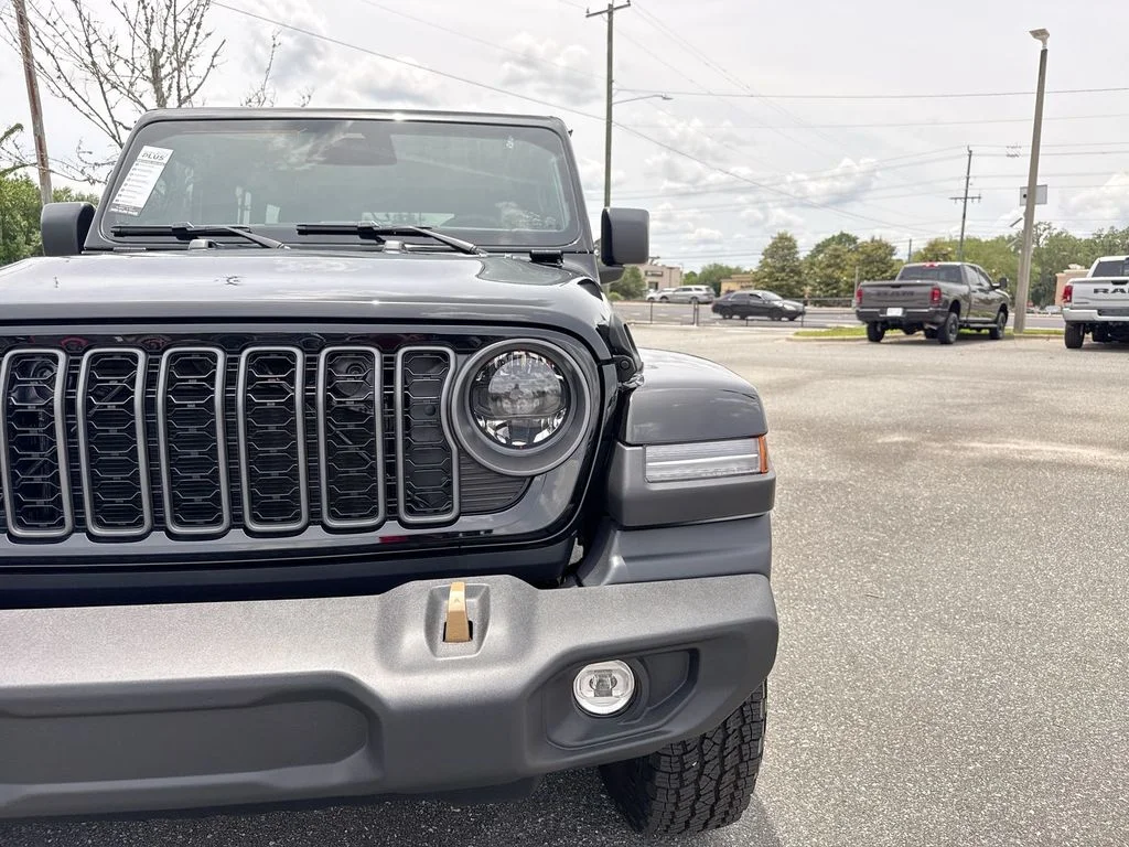 New 2026 Black Clear-Coat Exterior Paint Jeep  image 10