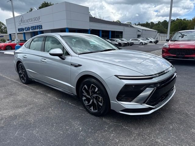 Used 2025 Silver Hyundai SEL image 2