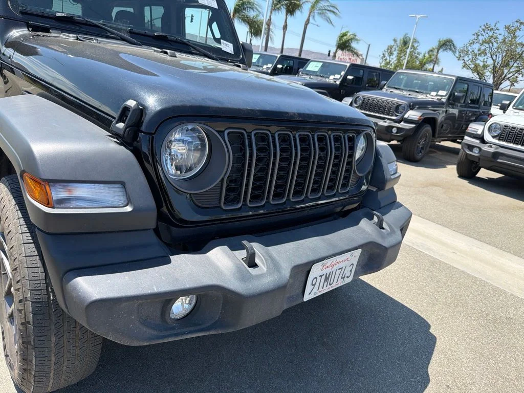 Used 2025 Black Jeep Sport S image 11