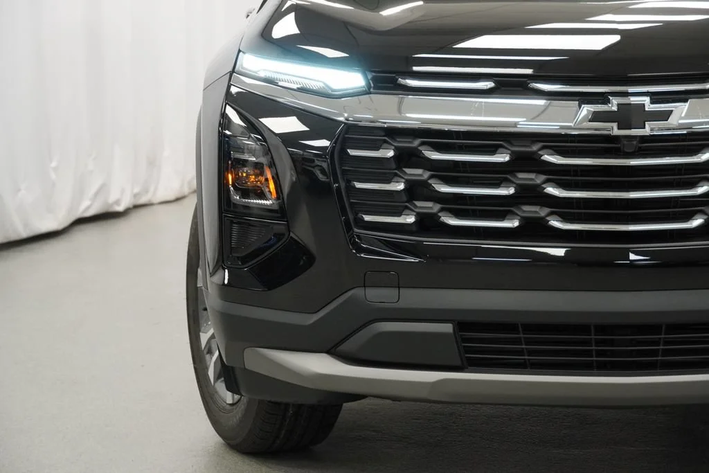 New 2027 Mosaic Black Metallic Chevrolet LT image 31