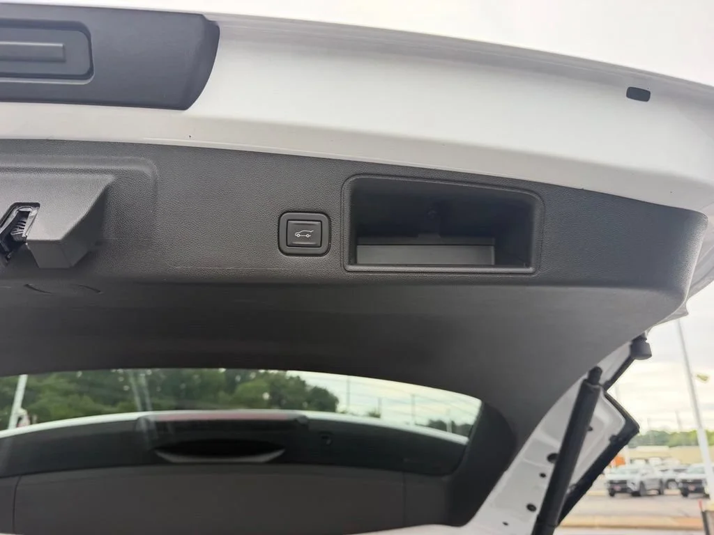 Used 2023 Summit White GMC SLT image 30