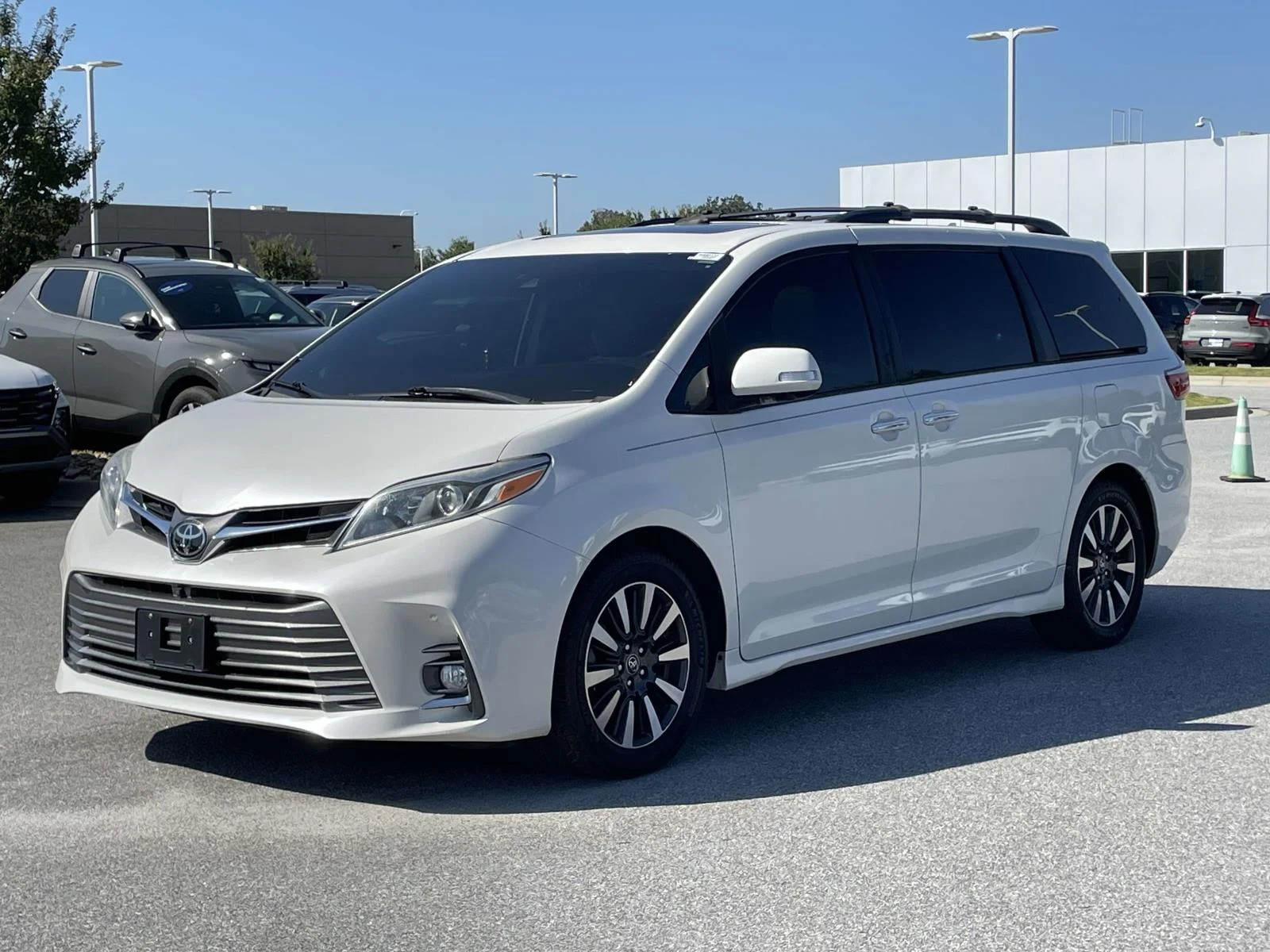 Used 2019 Blizzard Pearl Toyota Limited Premium image 26