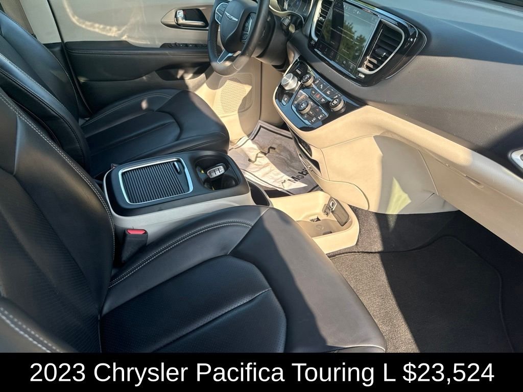Used 2023 Crystal Metallic Chrysler Touring L image 19