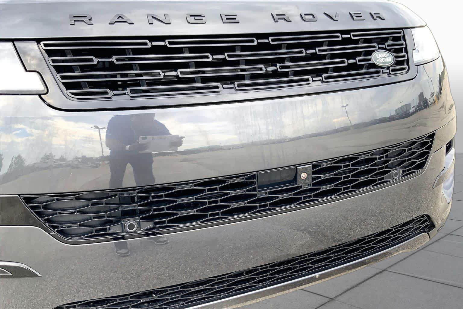 Used 2026 Carpathian Grey Premium Metallic Land Rover SE image 29