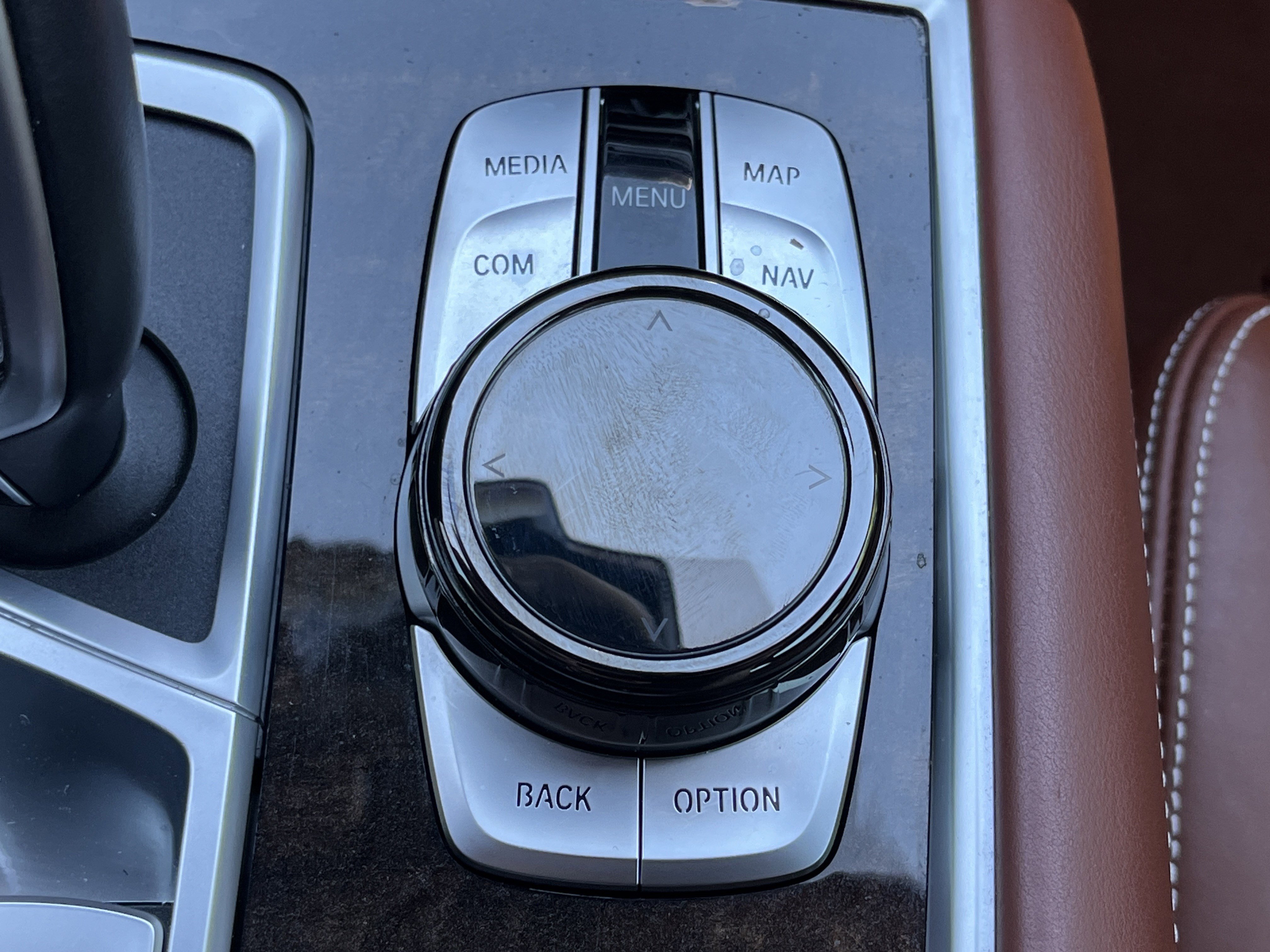 Used 2021 Mineral White Metallic BMW 750i xDrive image 9