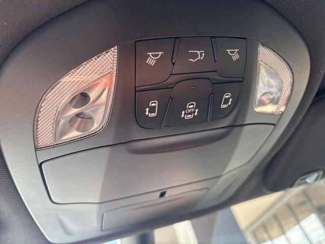 New 2026 Diamond Black Crystal Pearl-Coat Exterior Paint Chrysler Select image 22
