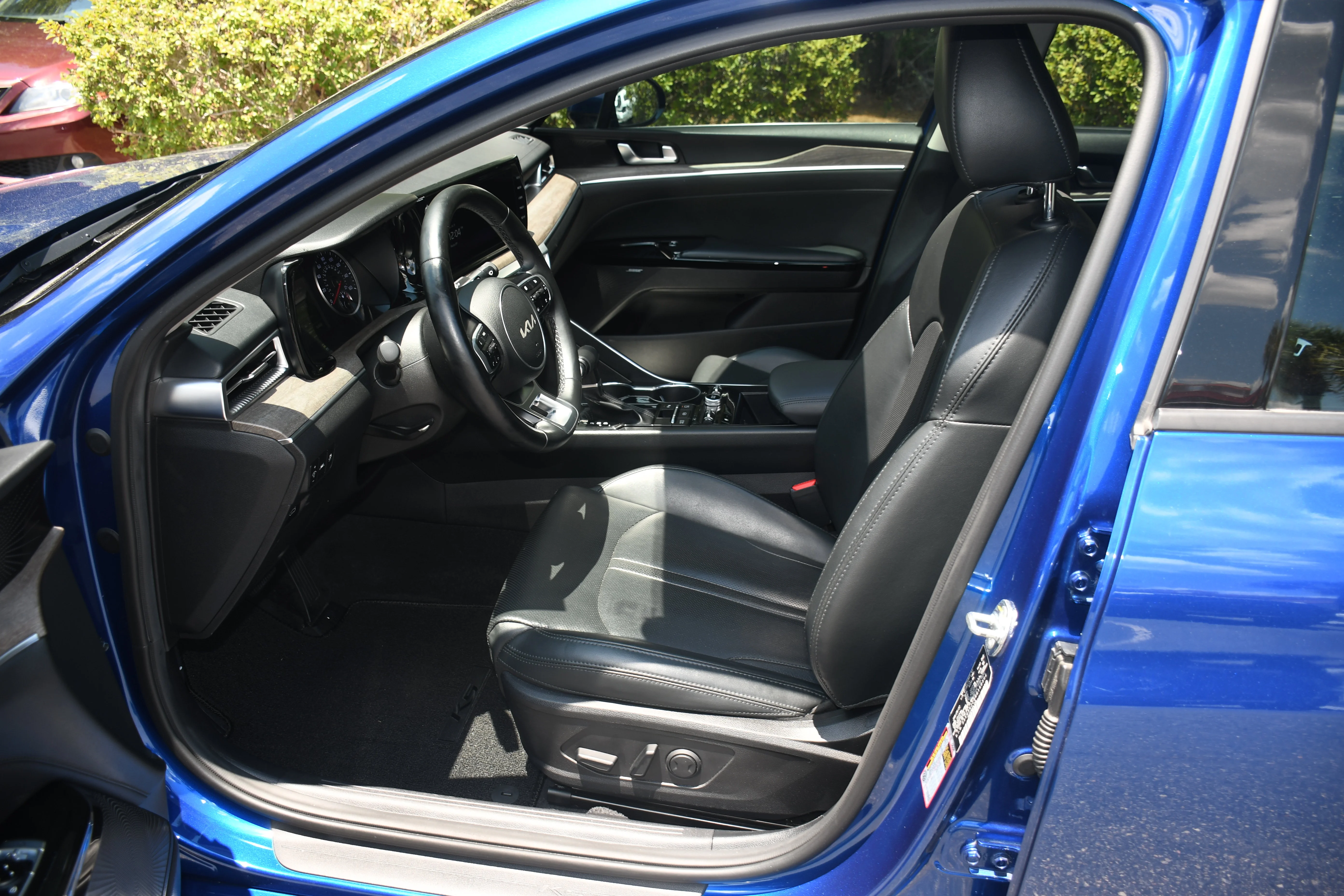 Used 2022 Blue Kia EX image 8