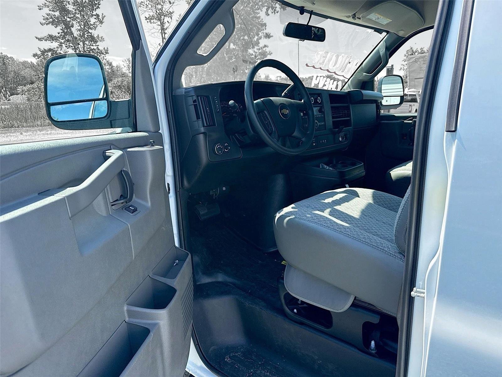 2026 Chevrolet Express Cargo Work Van - Photo 3