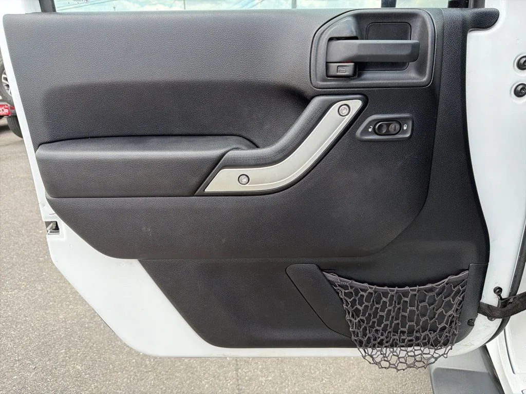 Used 2015 White Jeep Unlimited Sahara image 25