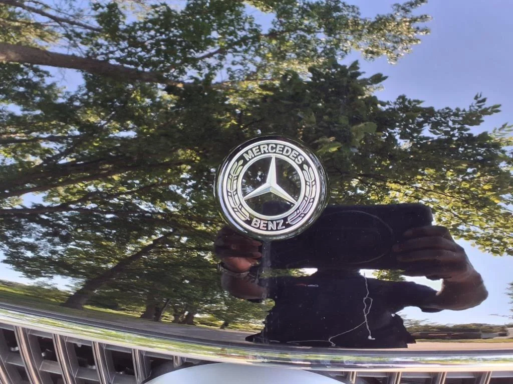 New 2025 BLACK Mercedes-Benz GLC 350e image 4
