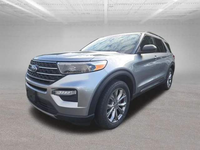 Certified Used 2023 Silver Metallic Ford XLT image 4