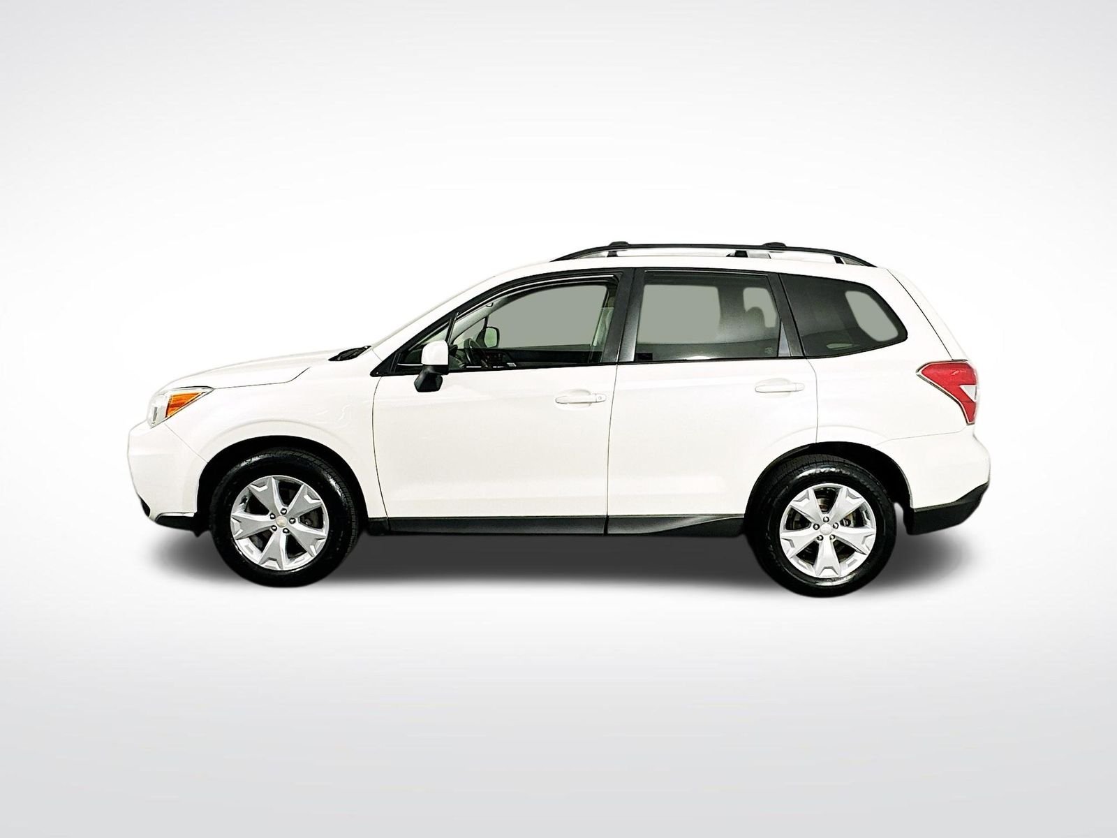 Used 2016 Crystal White Pearl Subaru 2.5i Premium image 4