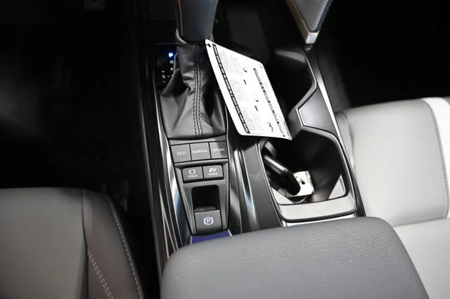 2026 Toyota Camry SE - Photo 18