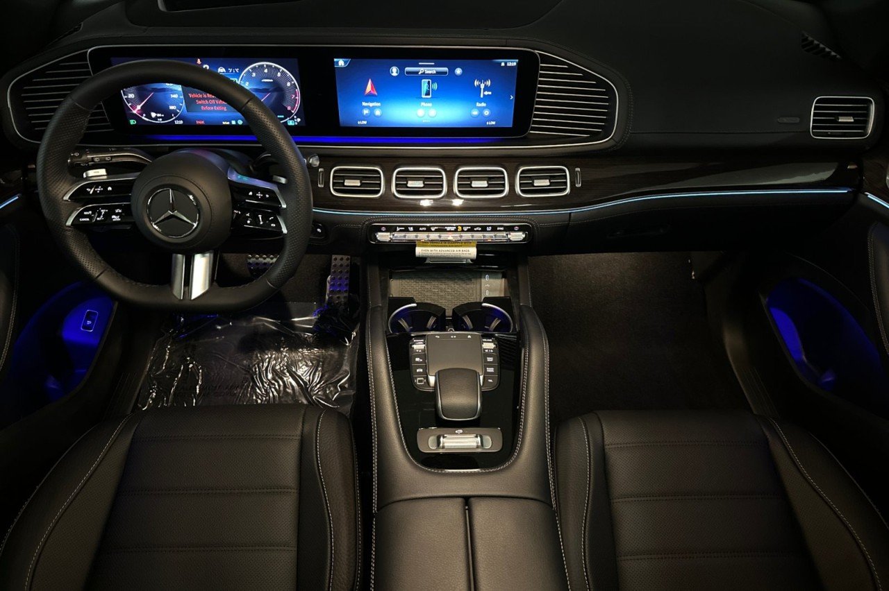 New 2026 MANUFAKTUR Moonlight White Metallic Mercedes-Benz GLS 580 4MATIC® SUV image 12