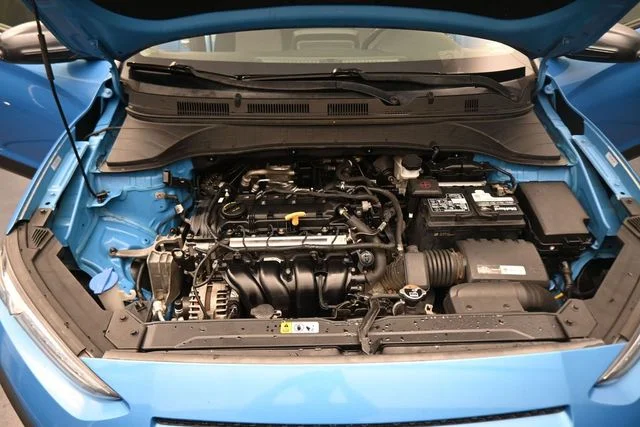 Used 2018 Blue Hyundai SEL image 12