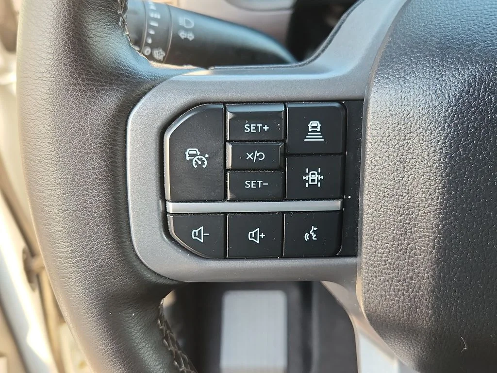Used 2025 White Ford Lariat image 23