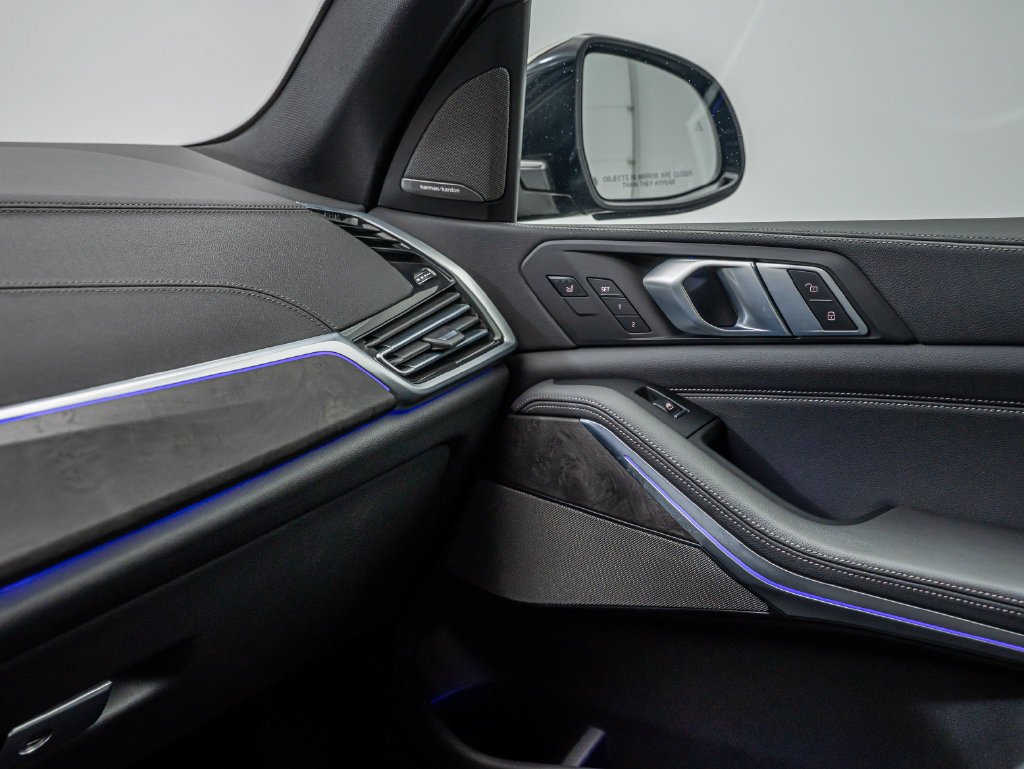 Used 2020 Black Sapphire Metallic BMW M50i image 45