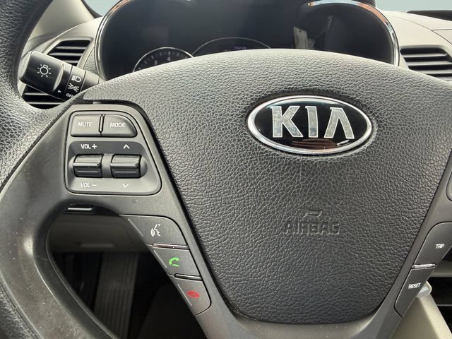 Used 2015 White Kia LX image 28