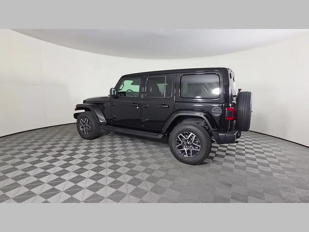 New 2026 Black Clear-Coat Exterior Paint Jeep Sahara image 32