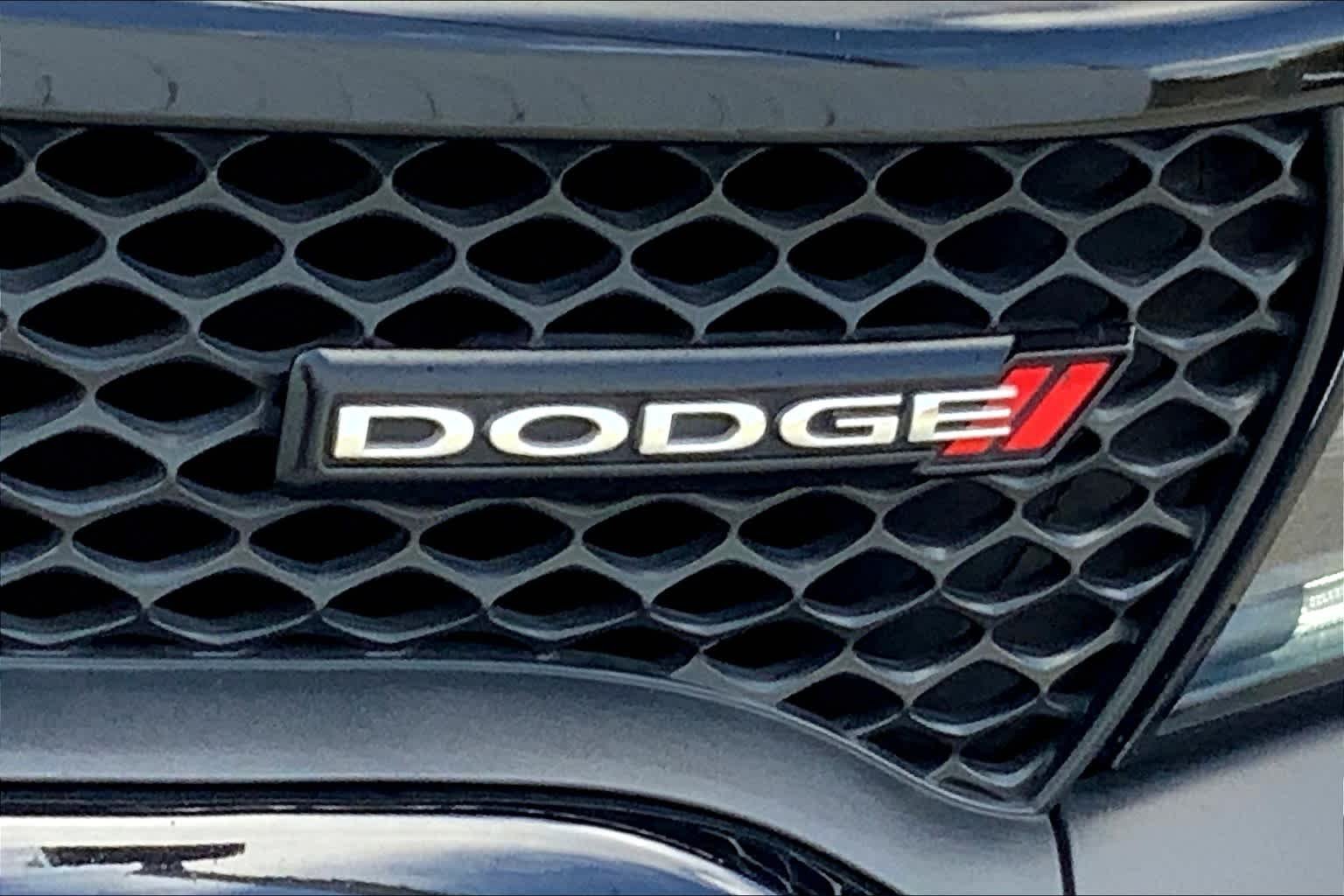 Used 2018 Pitch Black Clearcoat Dodge SXT Plus image 31