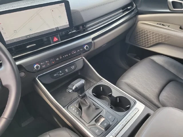 Certified Used 2025 White Kia LXS image 21