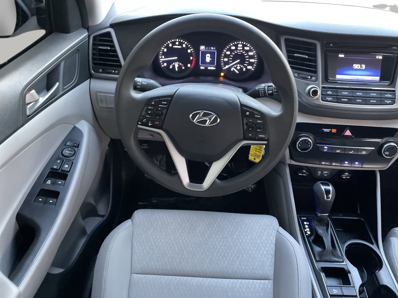 Used 2018 Black Noir Pearl Hyundai SE image 12