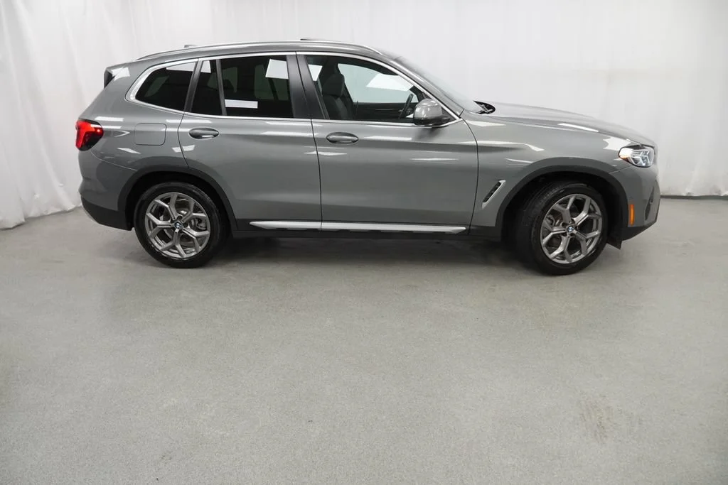 Used 2024 Gray BMW xDrive30i image 37