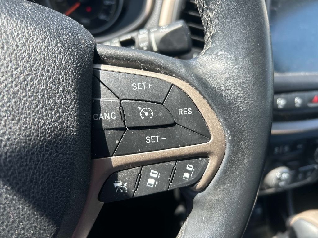 Used 2015 Black Jeep Limited image 24