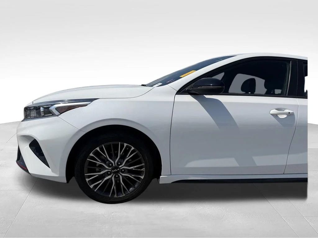 Used 2023 White Kia GT-Line image 23