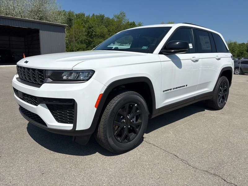 New 2026 Bright White Clear-Coat Exterior Paint Jeep Laredo image 7