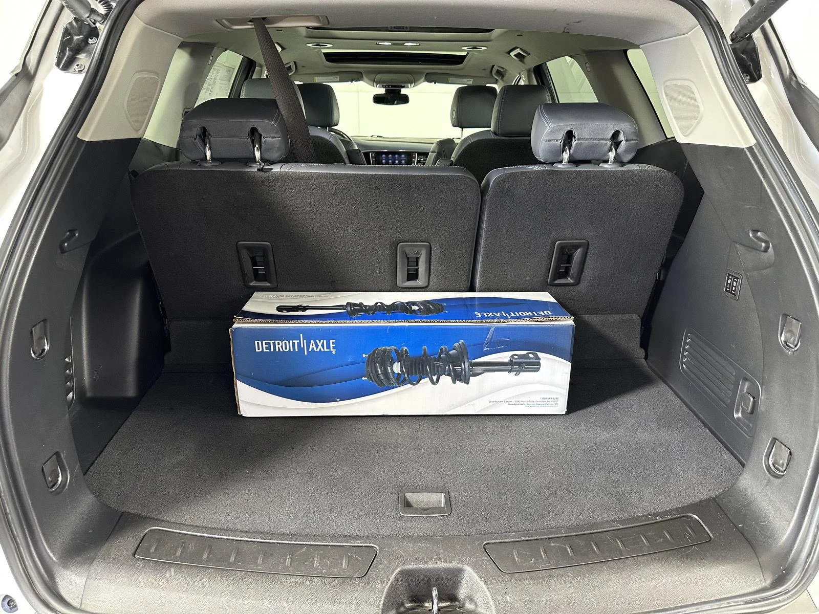 Used 2020 Summit White Buick Premium image 34