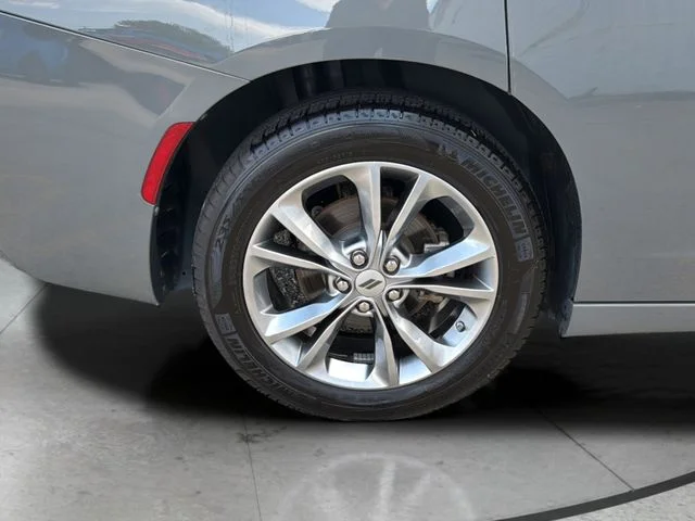 Used 2023 Gray Dodge SXT image 32
