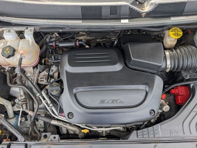Used 2023 White Chrysler Limited image 24