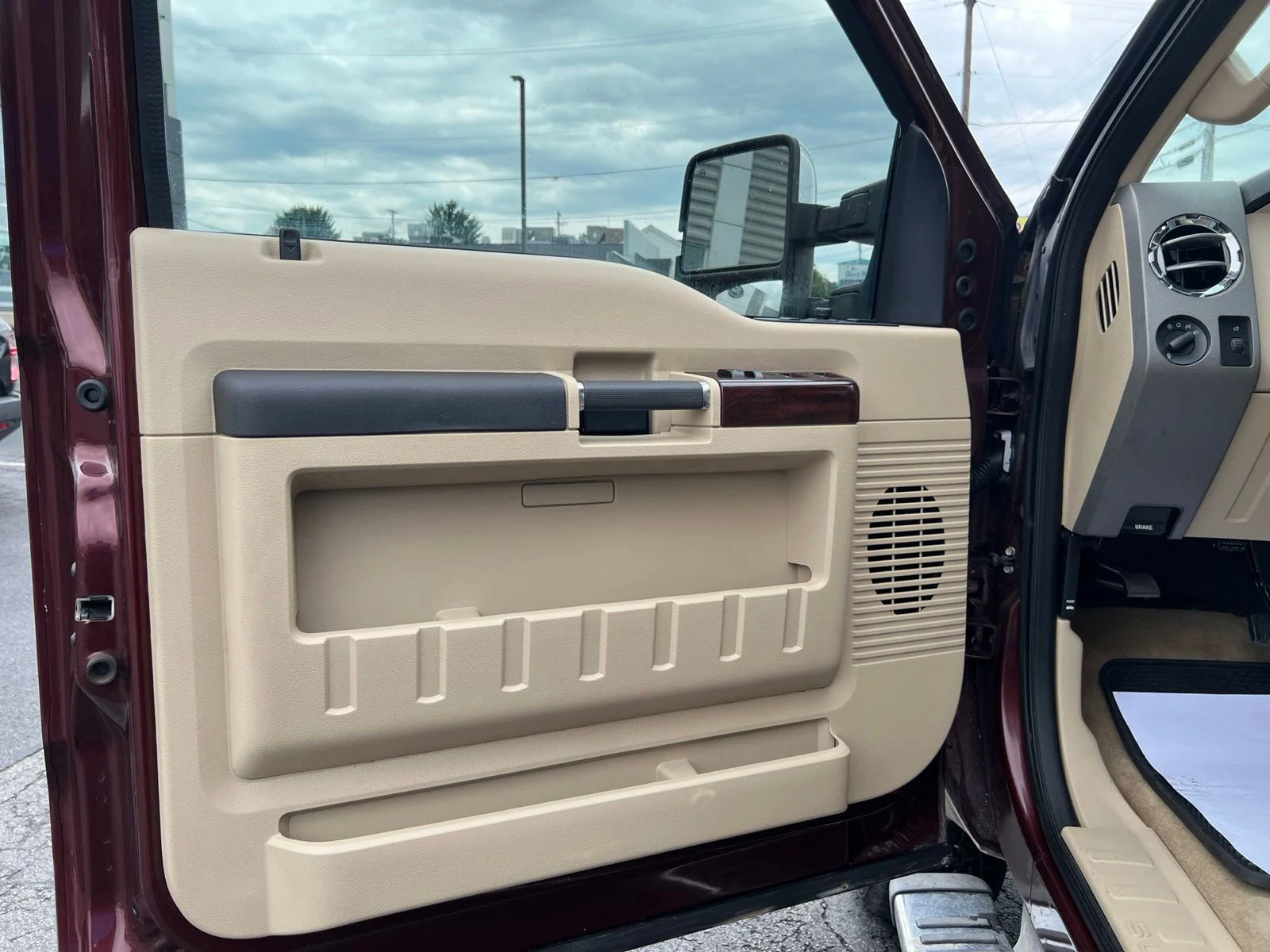 Used 2009 Royal Red Clearcoat Metallic Ford Lariat image 23