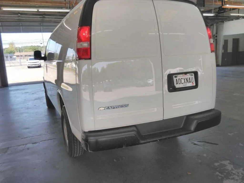 Used 2025 Summit White Chevrolet WT image 9
