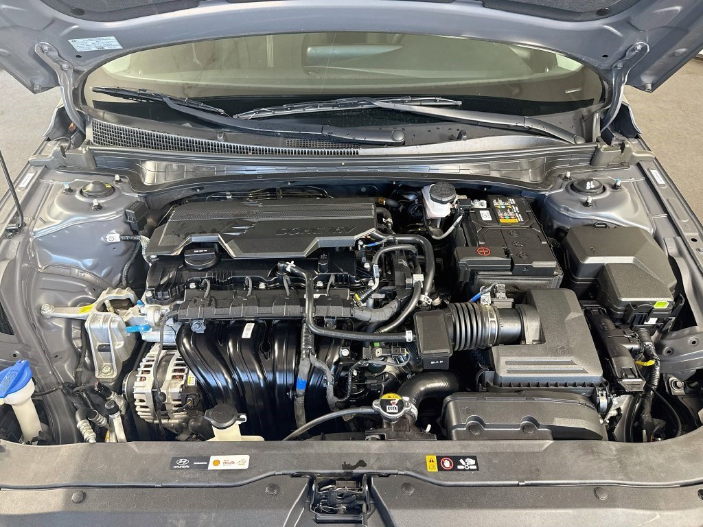 Used 2025 Amazon Gray Hyundai SE image 34