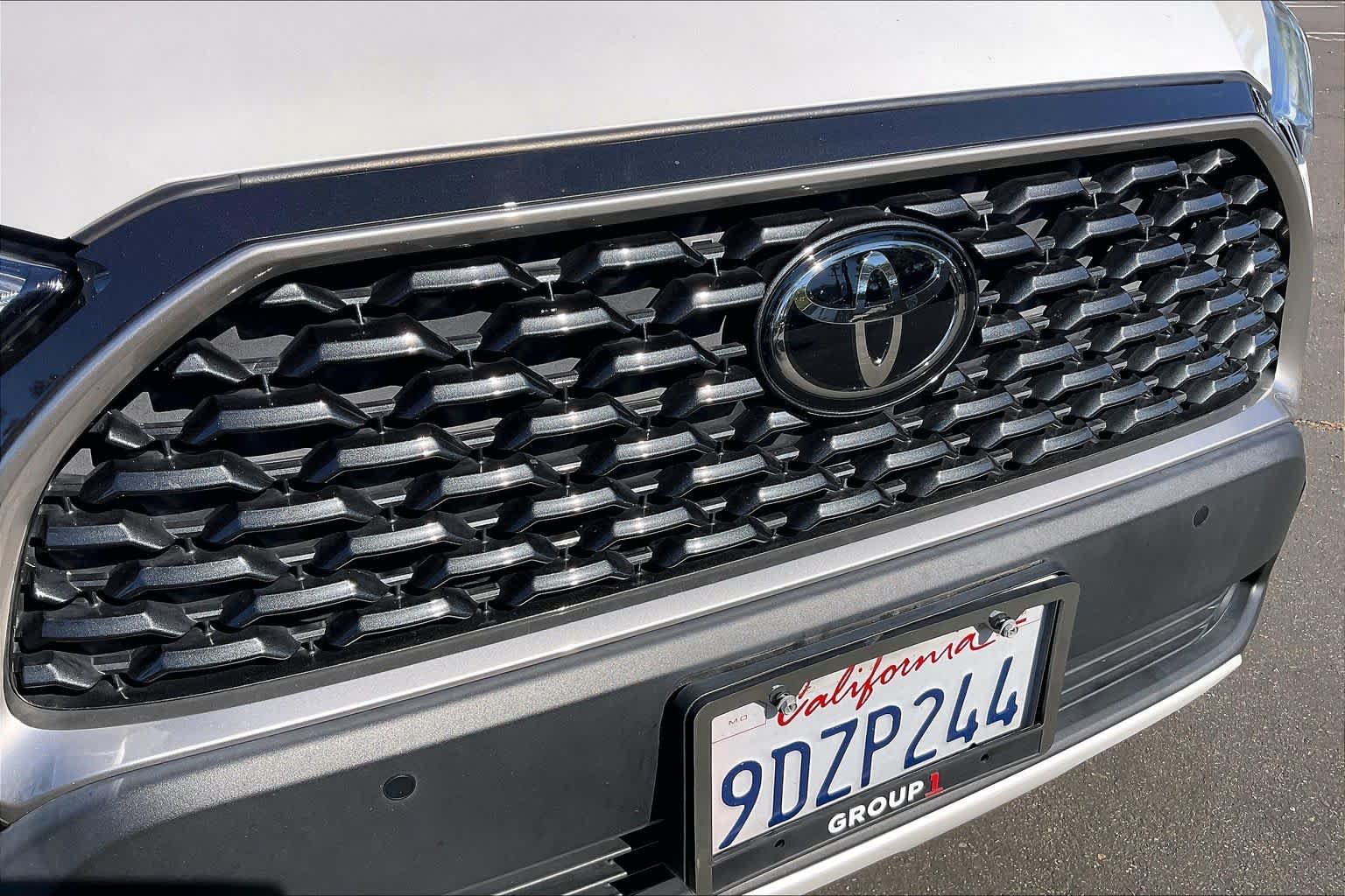 Used 2022 Wind Chill Pearl Toyota XLE image 29