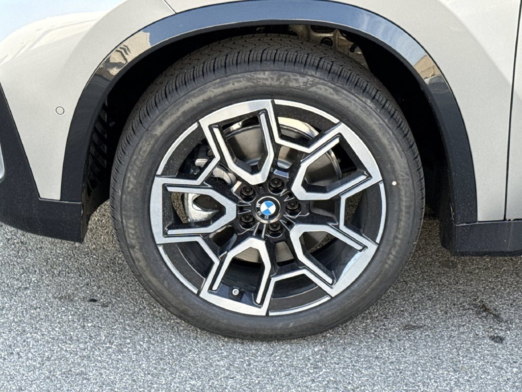 New 2027 Silver Metallic BMW xDrive28i image 10