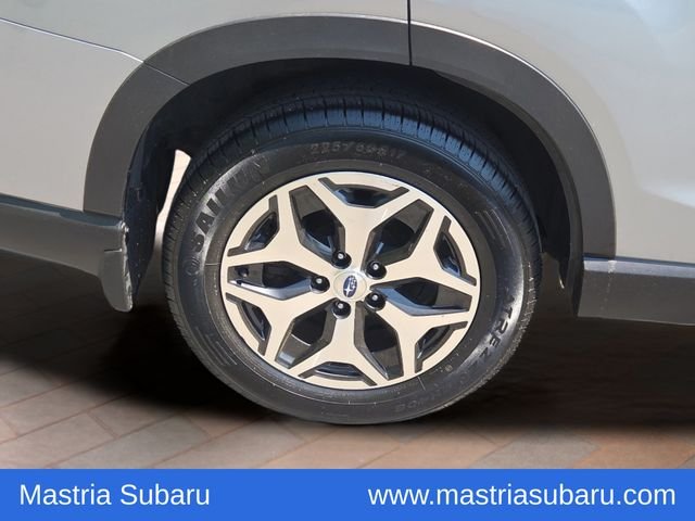 Used 2021 Ice Silver Metallic Subaru Premium image 11