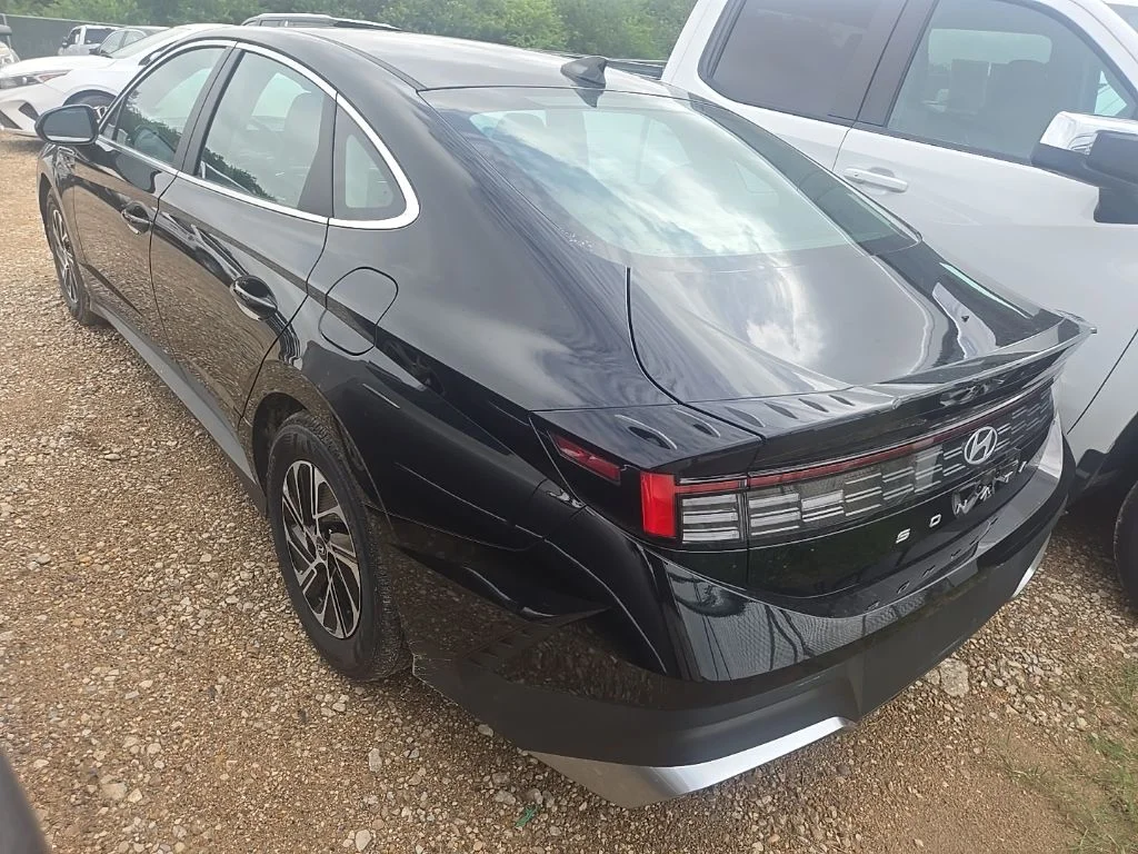 Used 2026 Black Hyundai Blue image 2