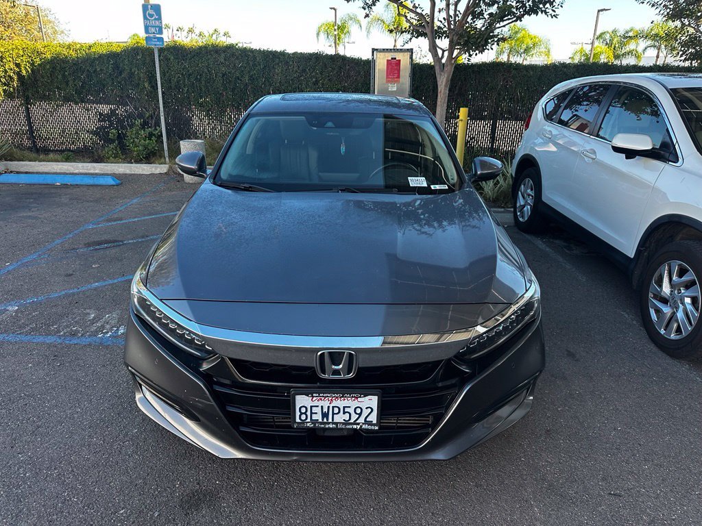 Used 2018 Modern Steel Metallic Honda Touring image 6