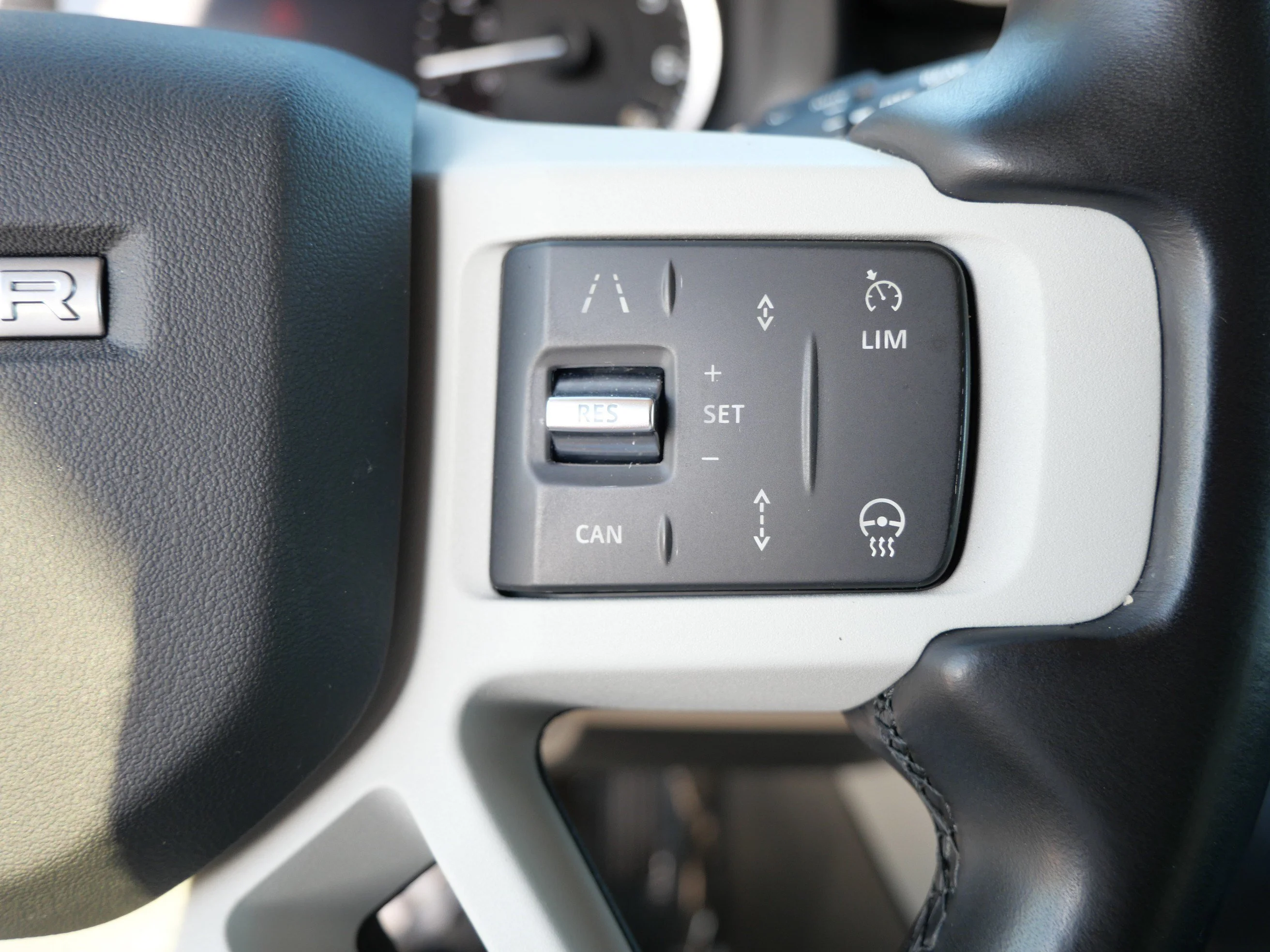 Used 2023 Fuji White Land Rover SE image 29