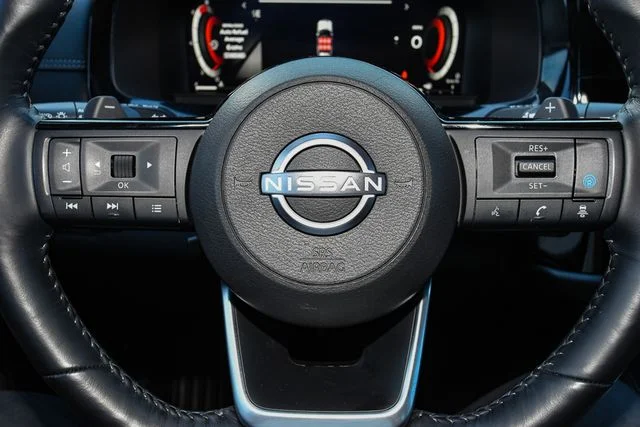 Used 2025 White Nissan Platinum image 33