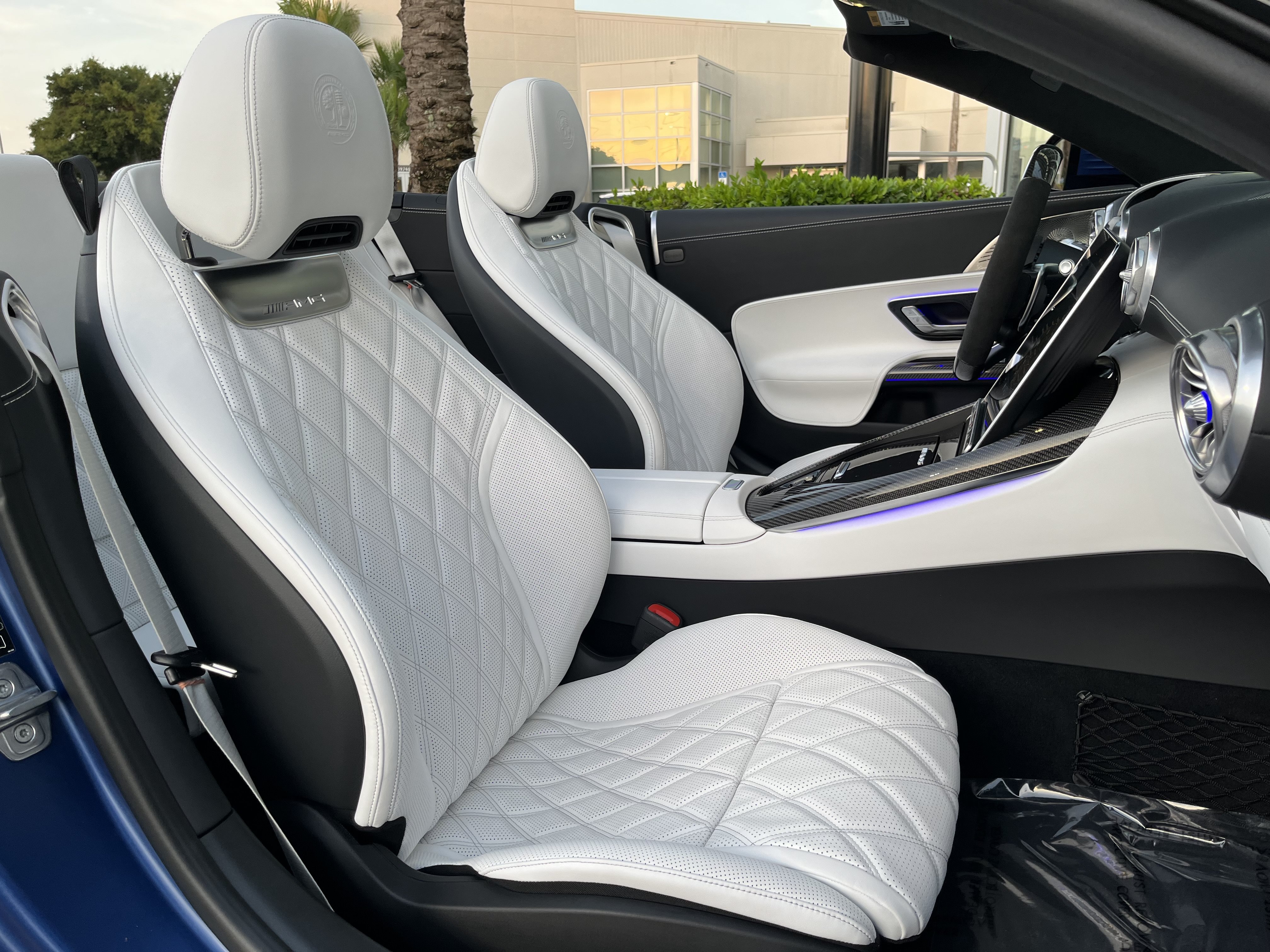 New 2026 MANUFAKTUR Starling Blue Magno Mercedes-Benz AMG® SL 43 image 22